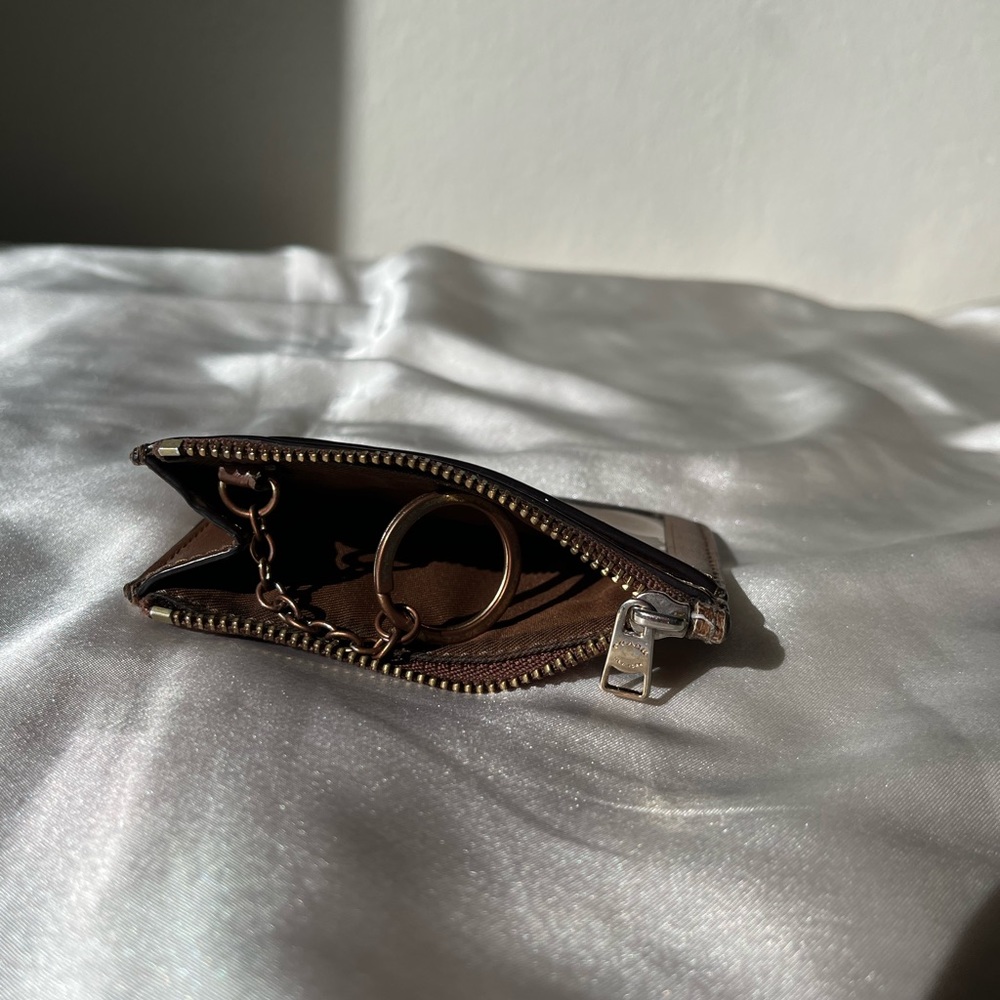 Card holder Keychain - Picture 5 of 16